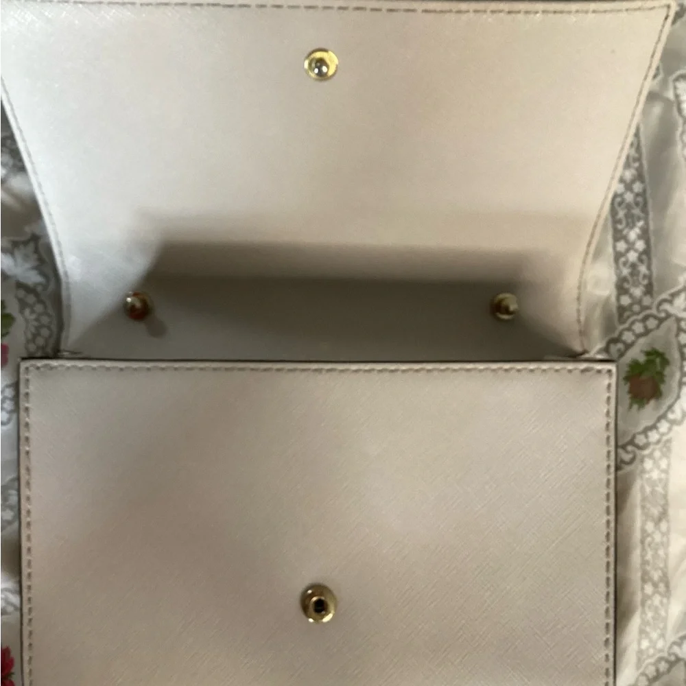 Kate Spade Beige Crossbody Bag with Gold Chain - Picture 12 of 14